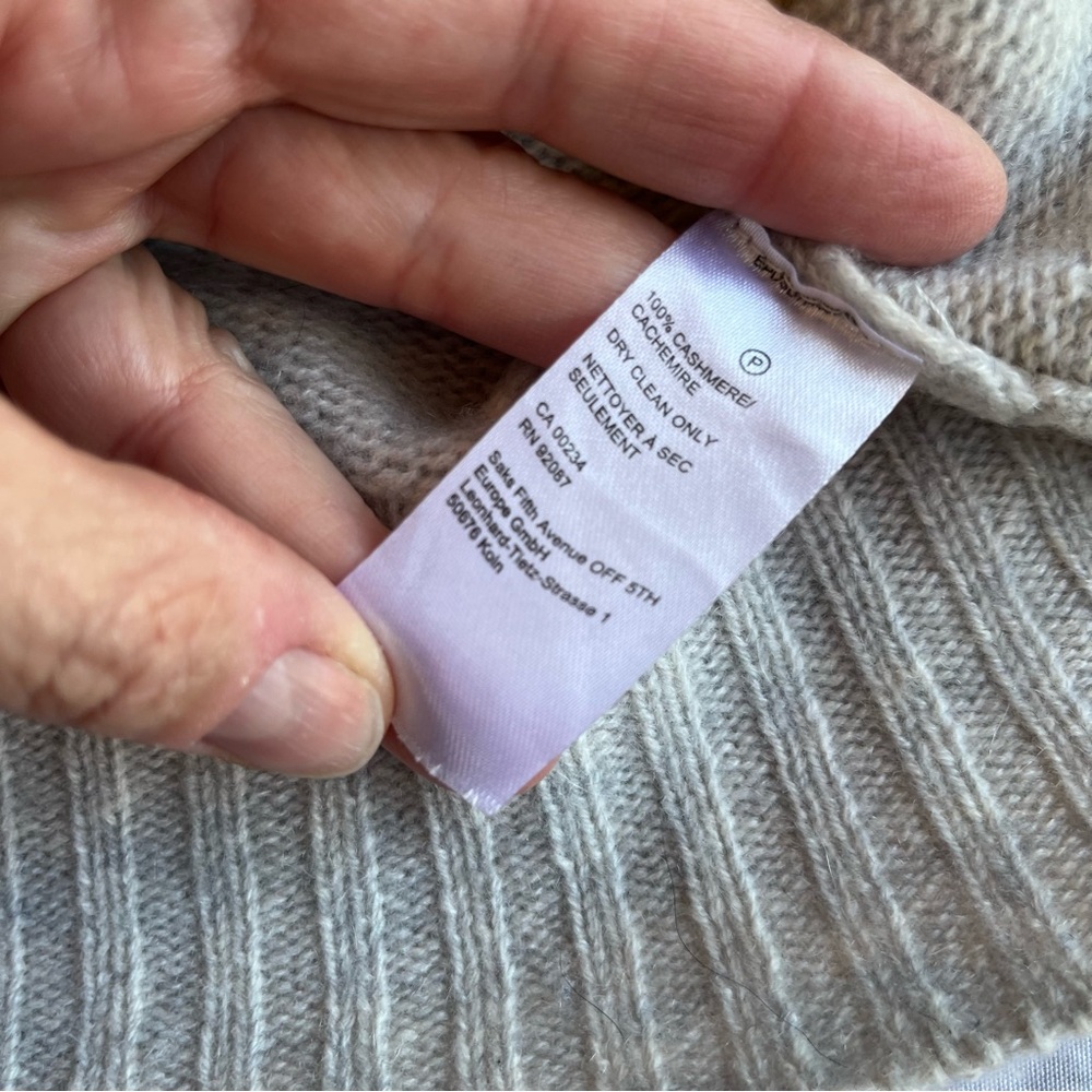 Saks Fifth Avenue 100% Cashmere Sweater Womens Large Gray Neural Quiet Luxury - Picture 10 of 16